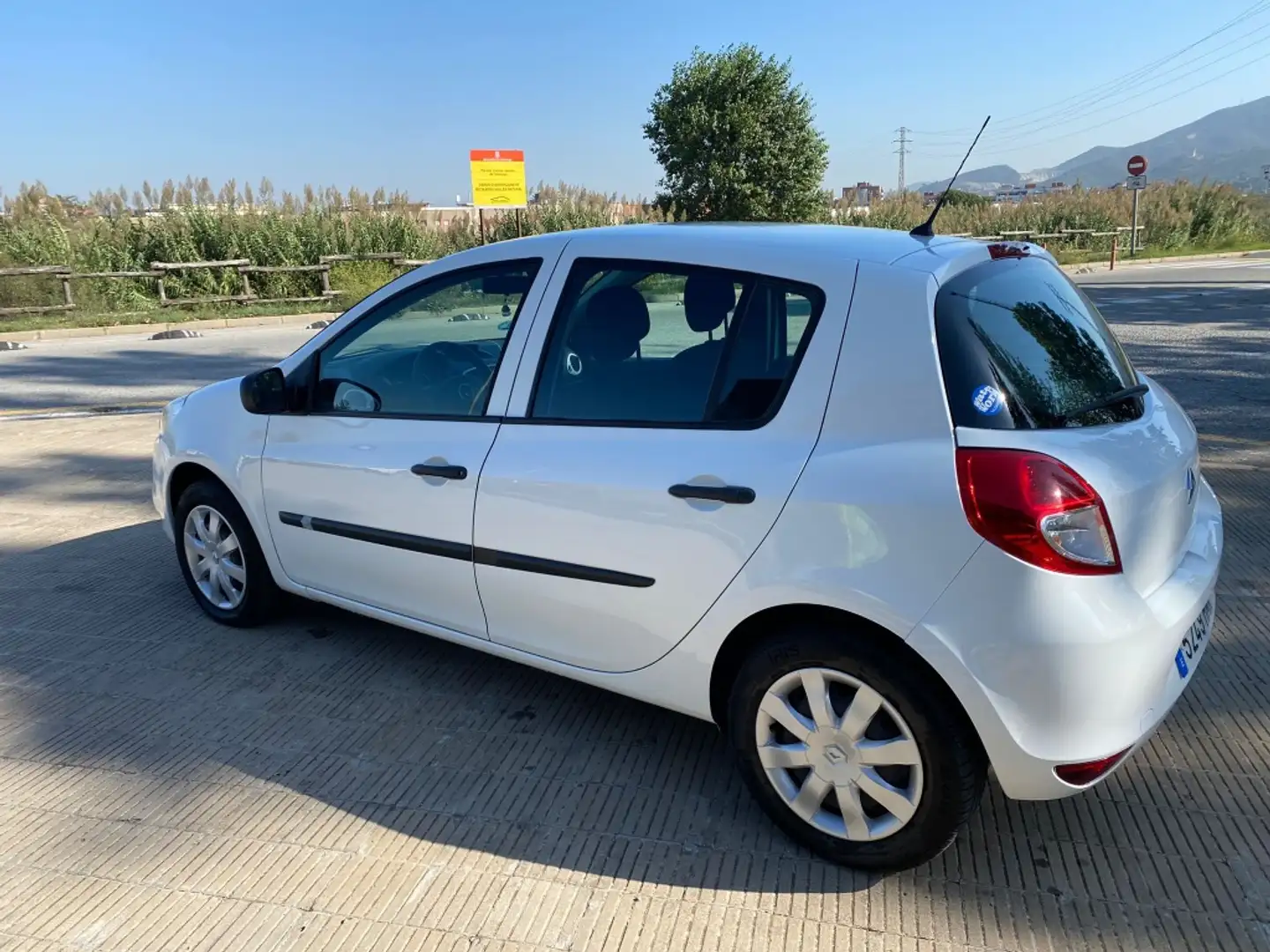 Renault Clio 1.2 Collection Blanc - 2