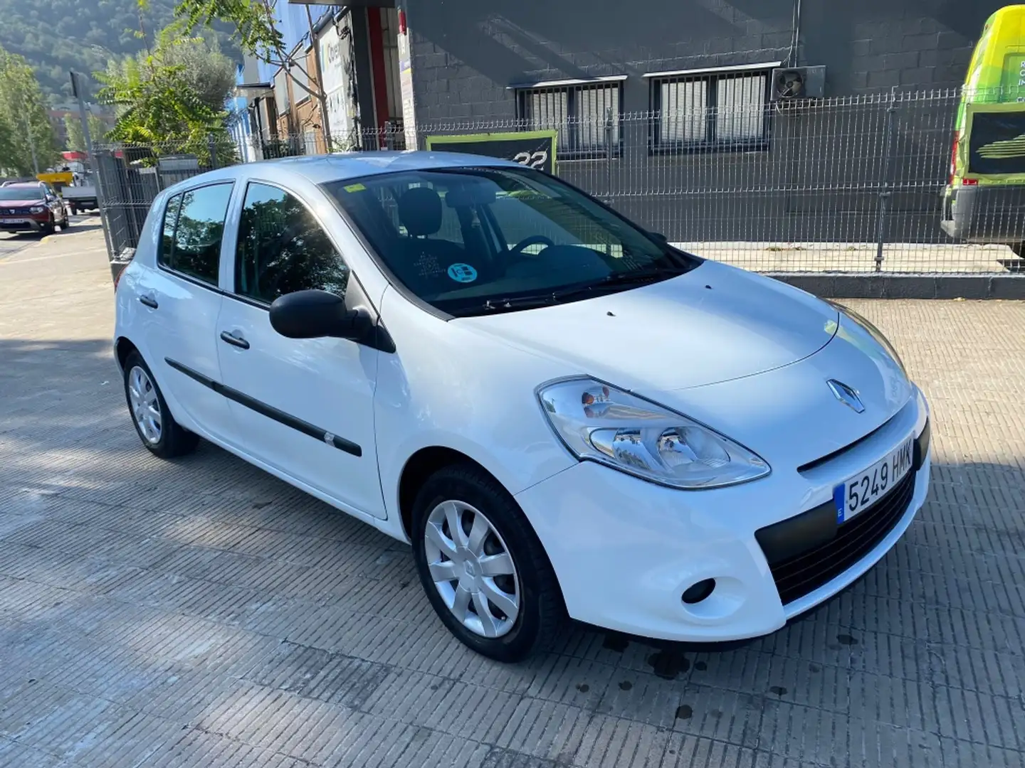 Renault Clio 1.2 Collection Blanc - 1