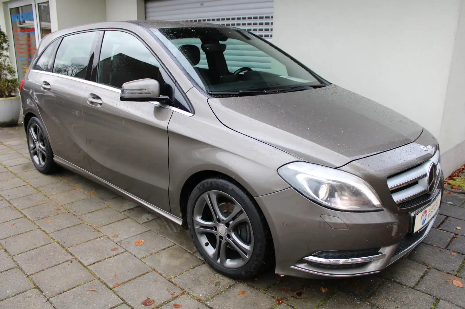Mercedes-Benz B 180 BiXenon Leder Navigation Klima SHZ PDC ALU Grau - 1
