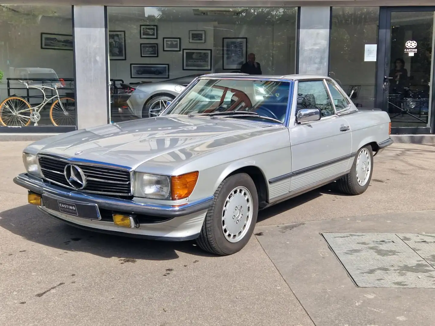 Mercedes-Benz 500 W107 Gris - 1