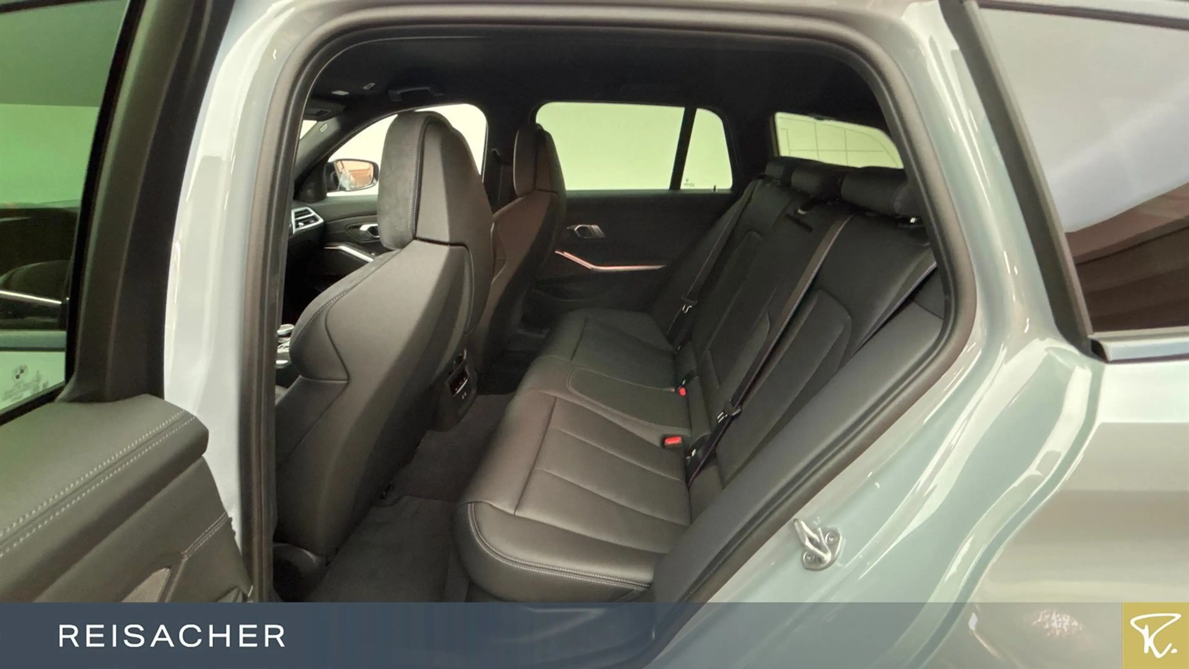 BMW M3 Competition mit M xDrive Touring DAB Radio — photo 8