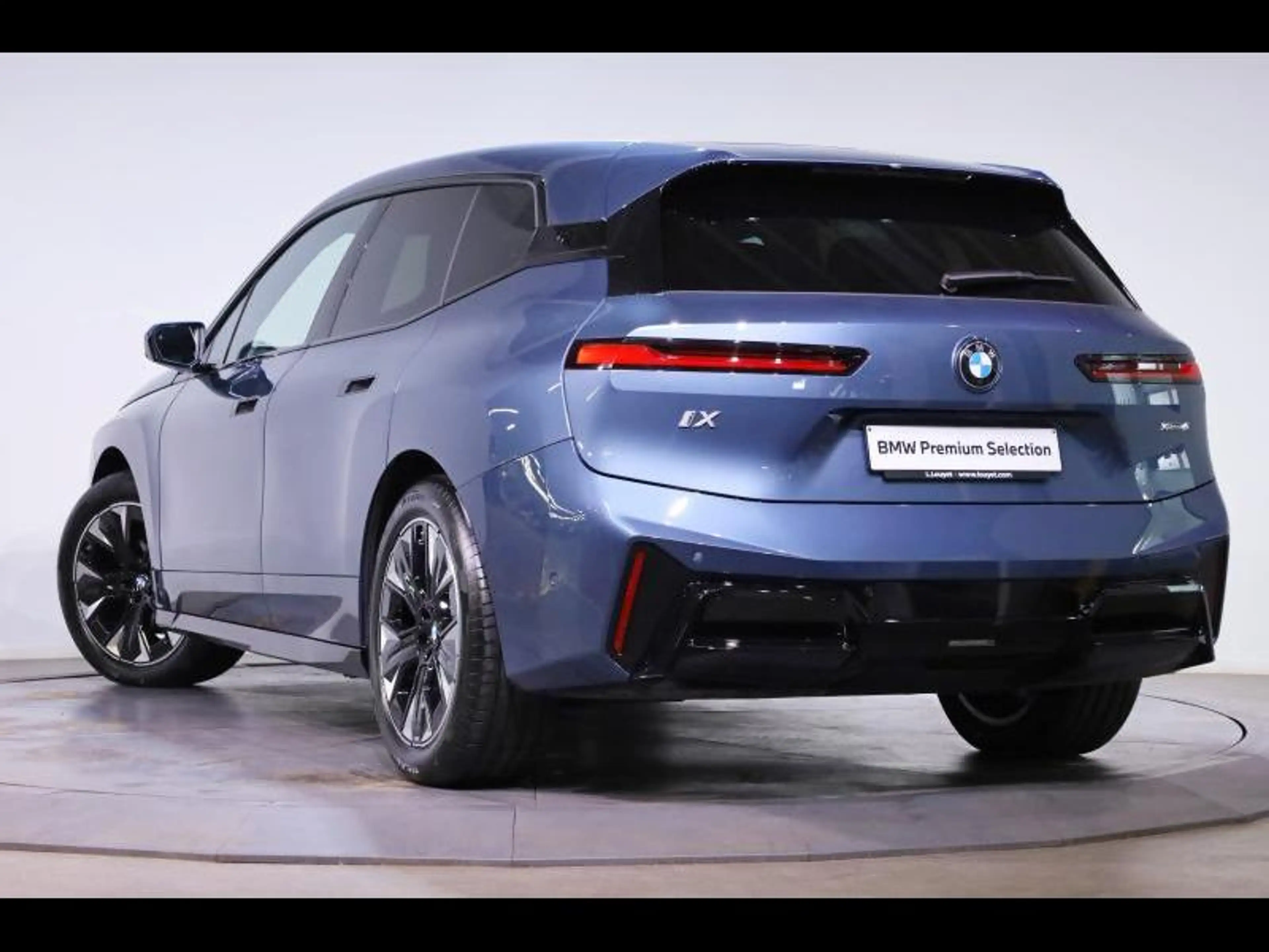 BMW iX xDrive45 Kit M Sport — photo 5