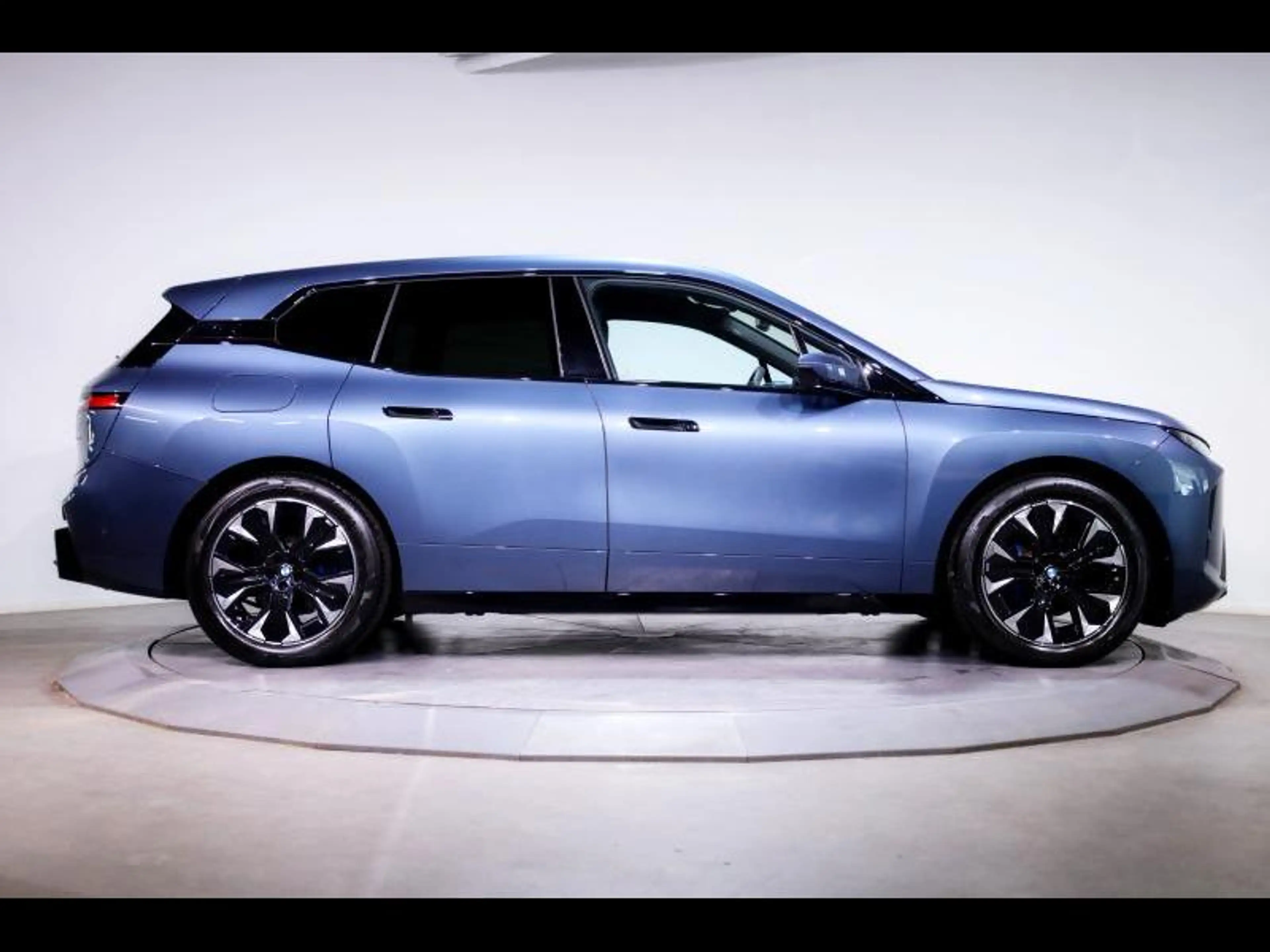 BMW iX xDrive45 Kit M Sport — photo 3