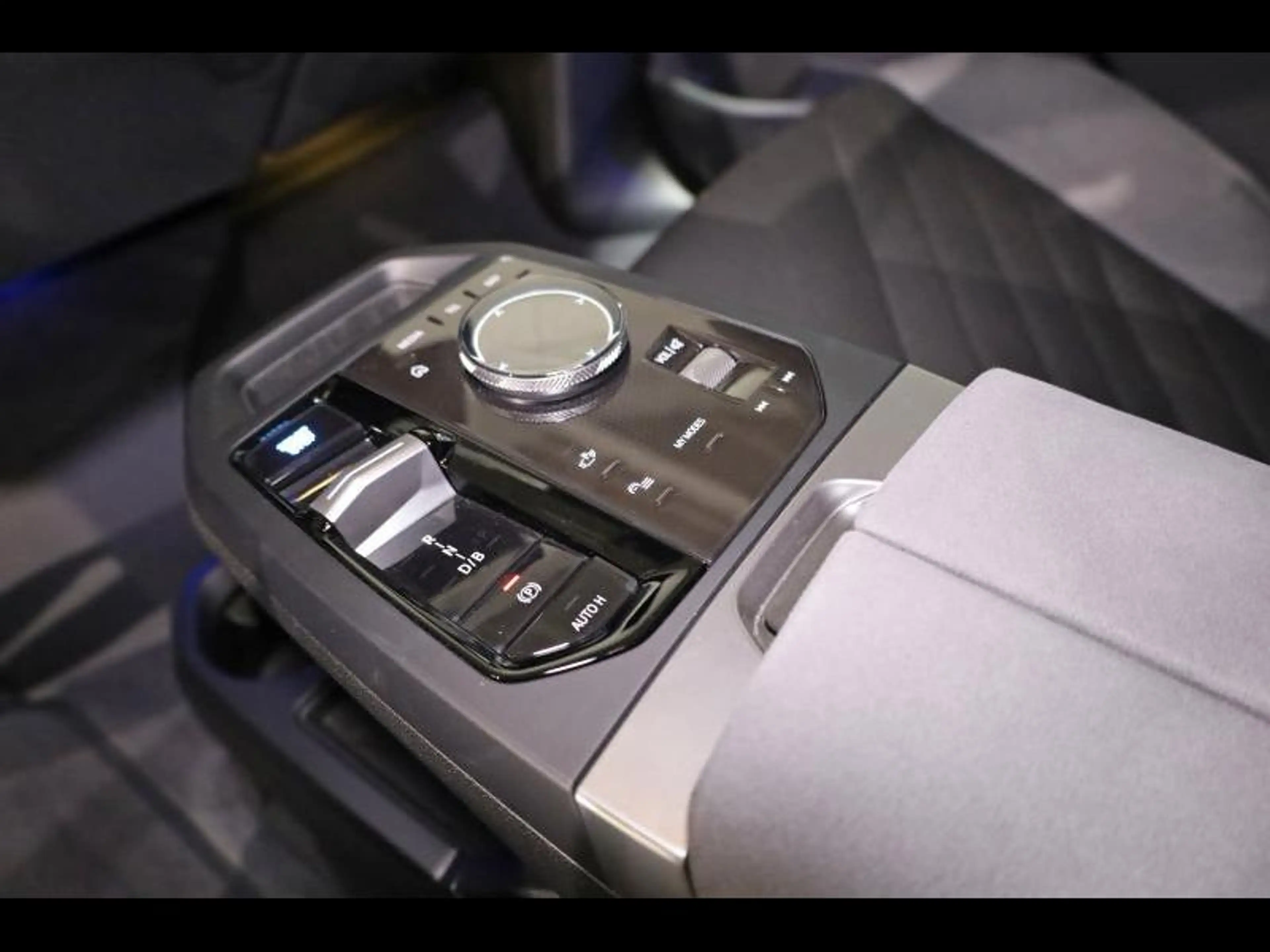 BMW iX xDrive45 Kit M Sport — photo 13