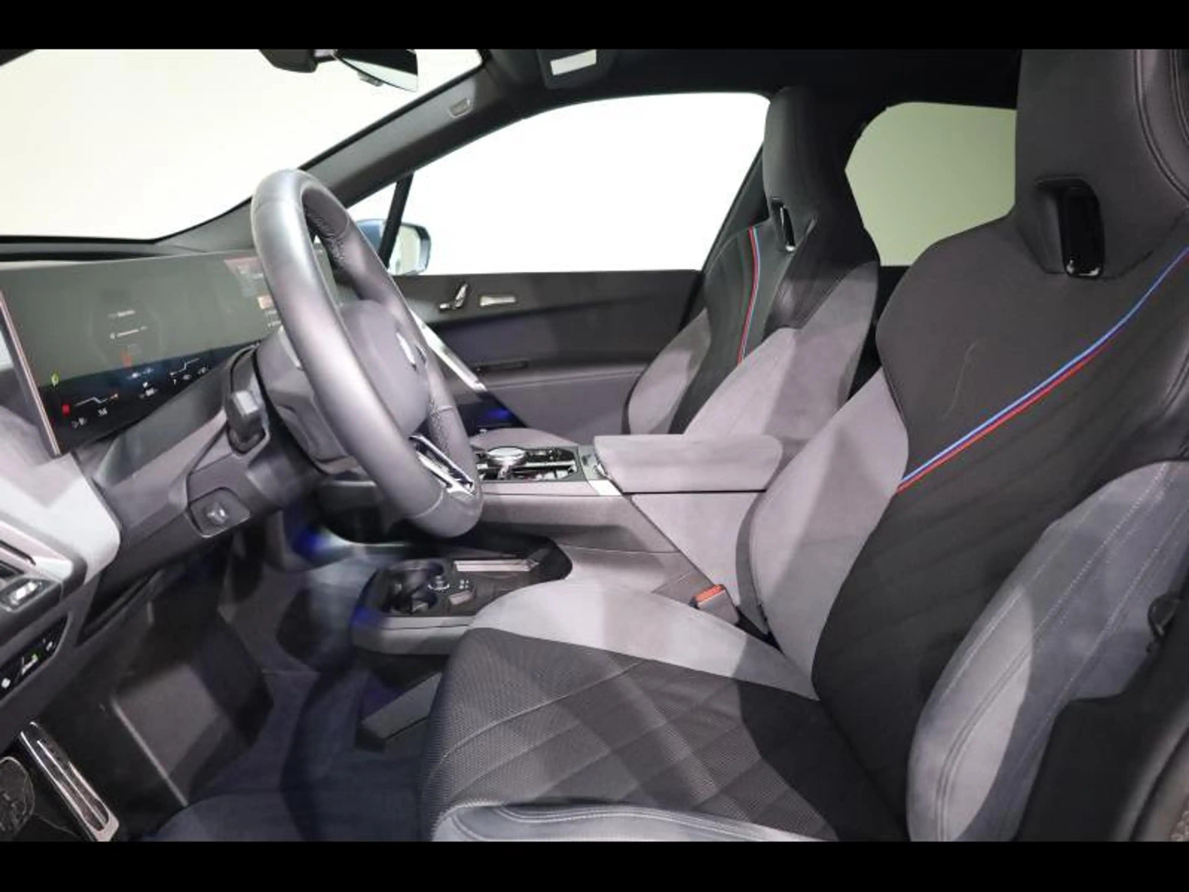 BMW iX xDrive45 Kit M Sport — photo 9