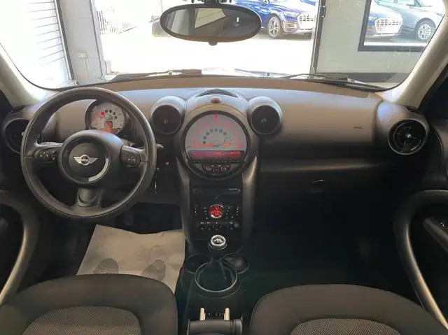 Mini Countryman view 13