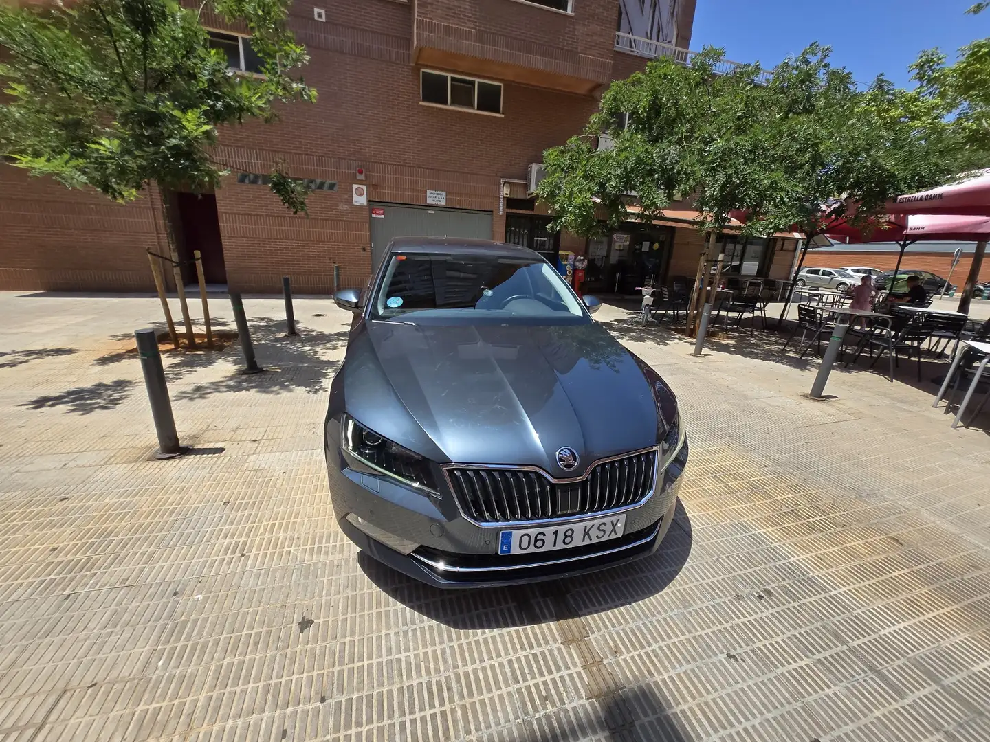 Skoda Superb 2.0 TDI DSG Ambition - 1