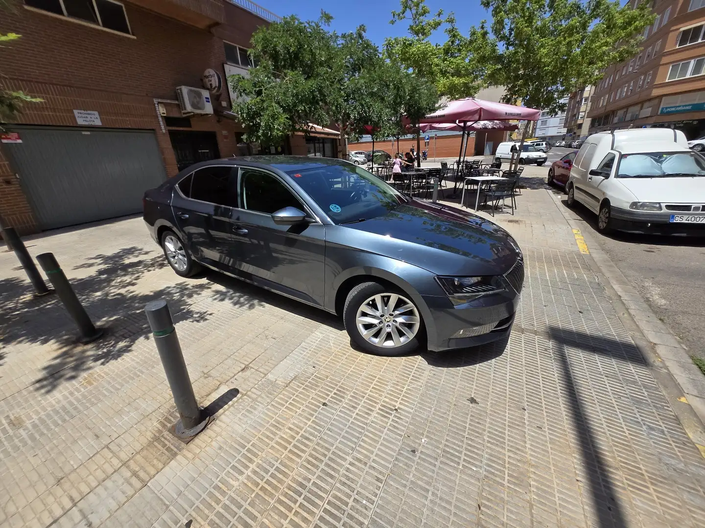 Skoda Superb 2.0 TDI DSG Ambition - 2