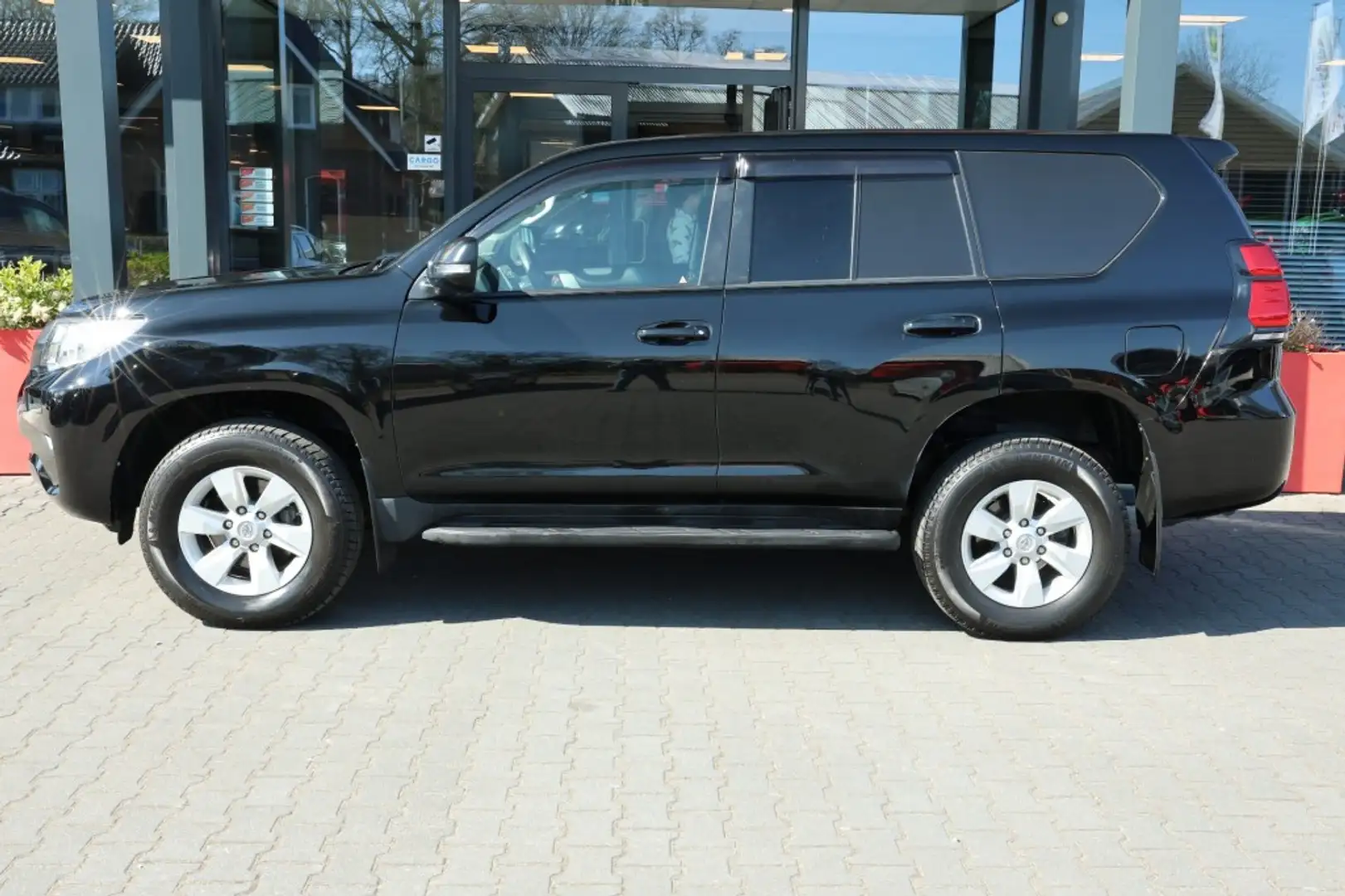 Toyota Land Cruiser 2.8 D-4D 5DRS COMFORT A/T VAN Zwart - 2