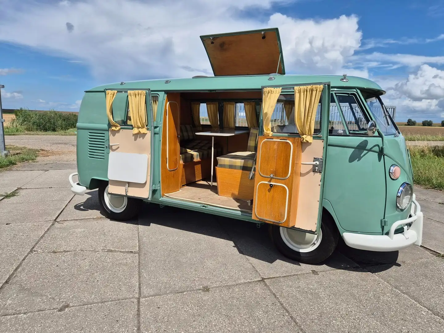Volkswagen T1 Westfalia SO33 - 1