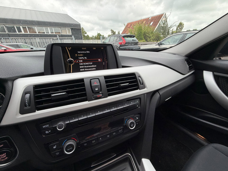 BMW 320 3-serie Touring 320i High Executive Sport / Pano / — photo 25