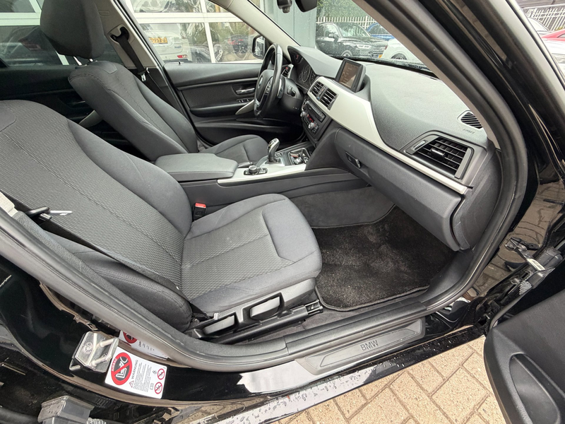 BMW 320 3-serie Touring 320i High Executive Sport / Pano / — photo 38