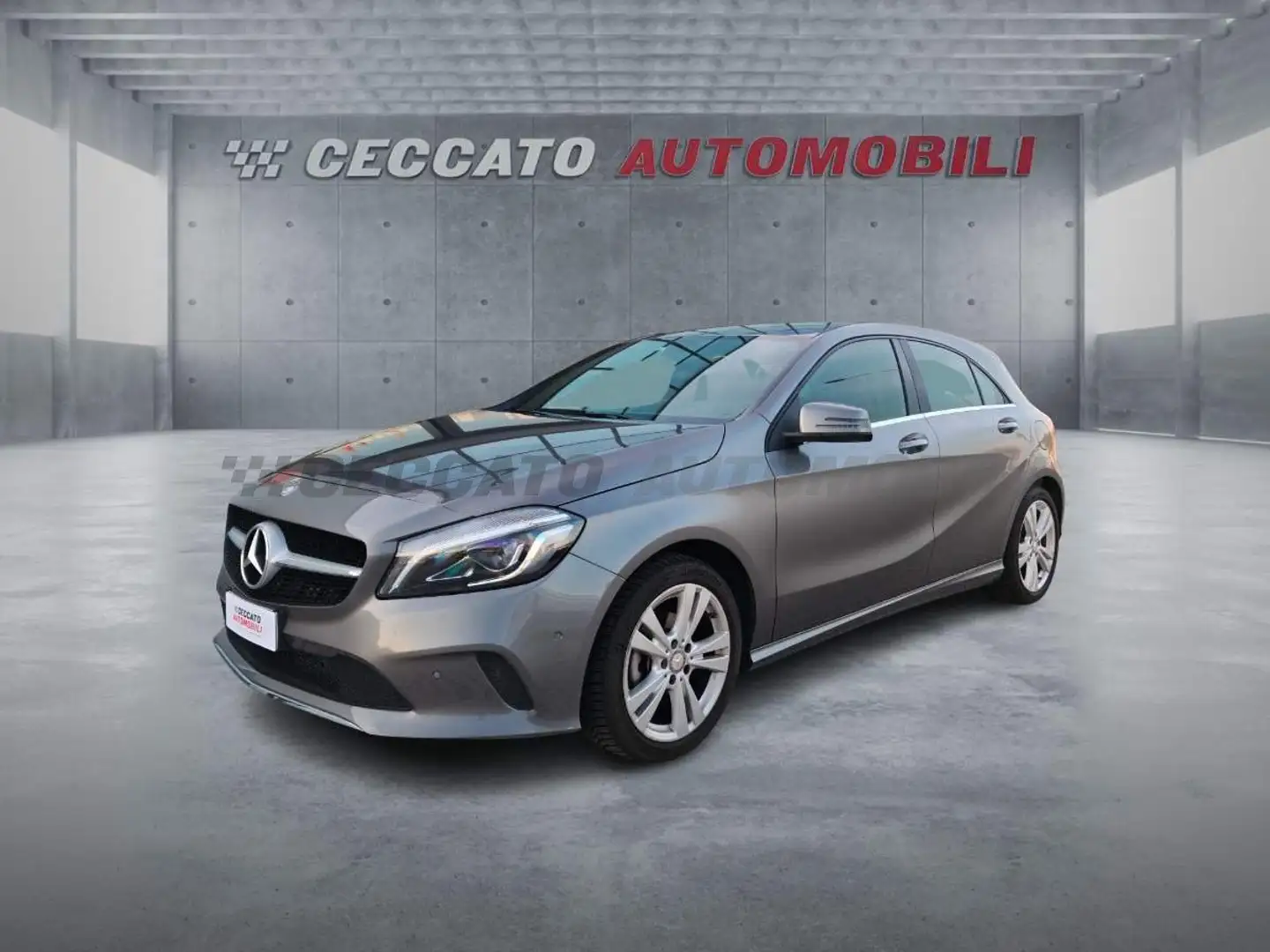Mercedes-Benz A 180 A 180 d Sport Activity edition Grigio - 1