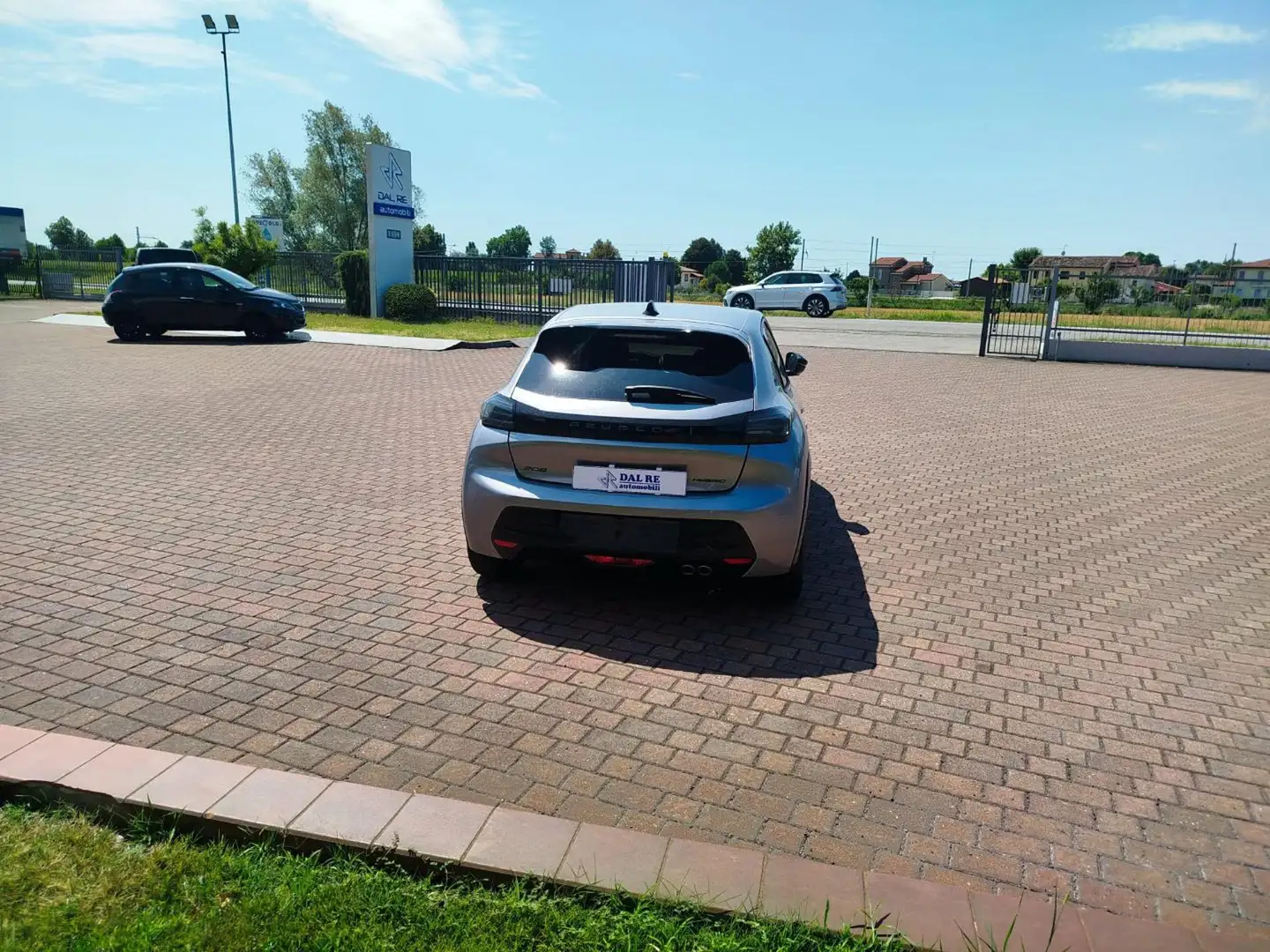 Peugeot 208 Hybrid 136 e-DCS6 GT Gris - 2