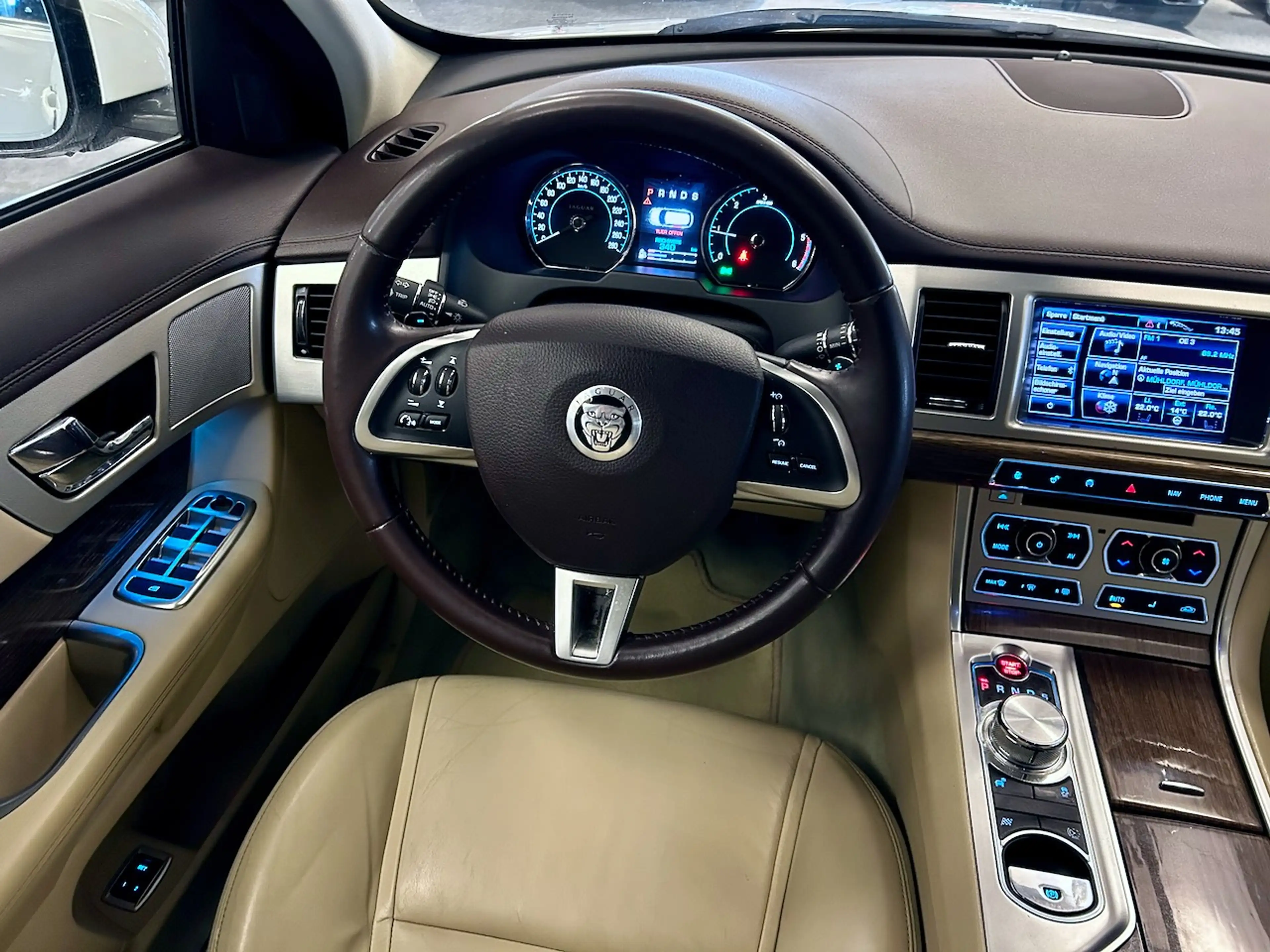 Jaguar XF XF Sportbrake 3,0 Diesel Premium Luxury — photo 10