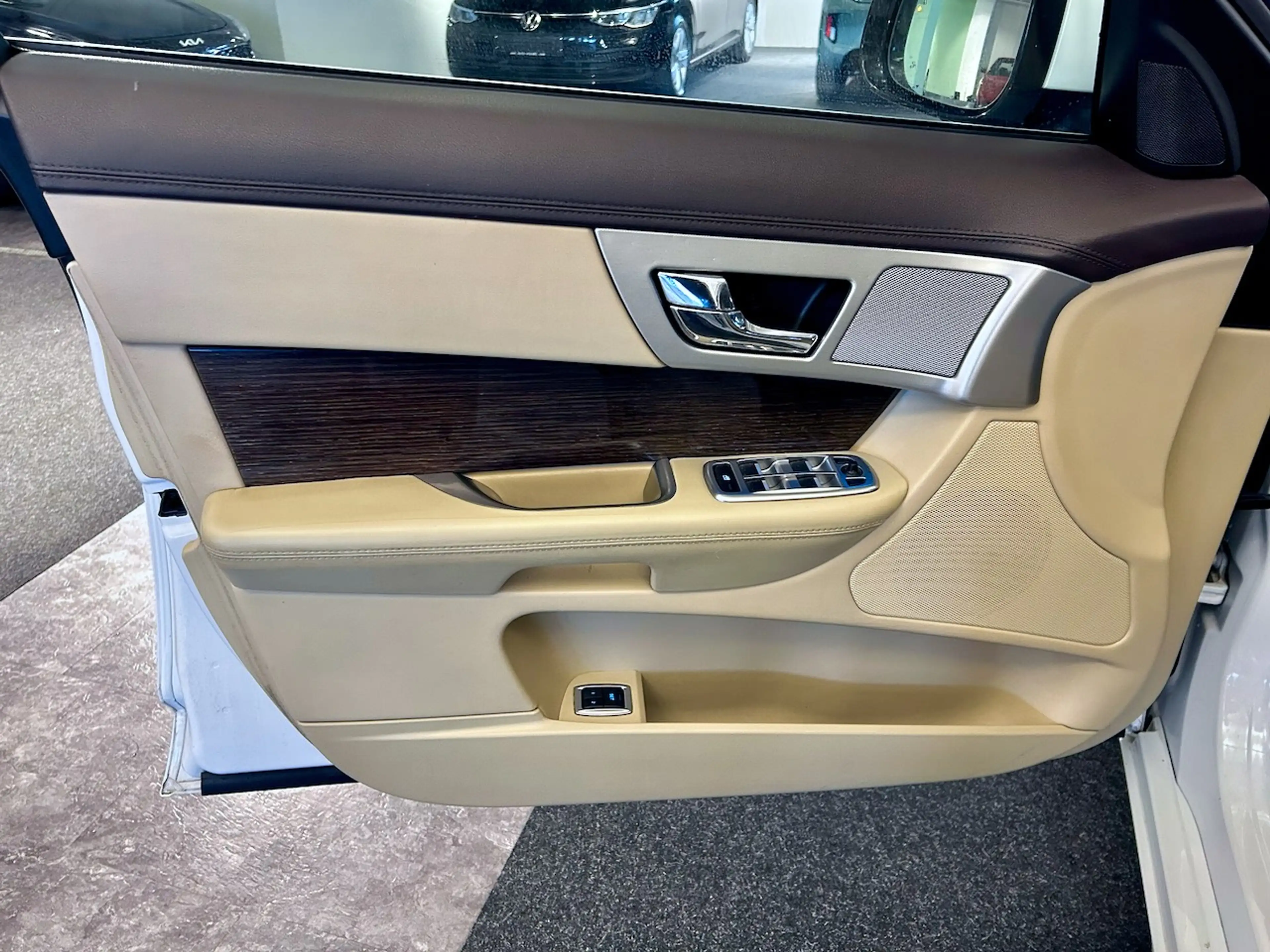 Jaguar XF XF Sportbrake 3,0 Diesel Premium Luxury — photo 14