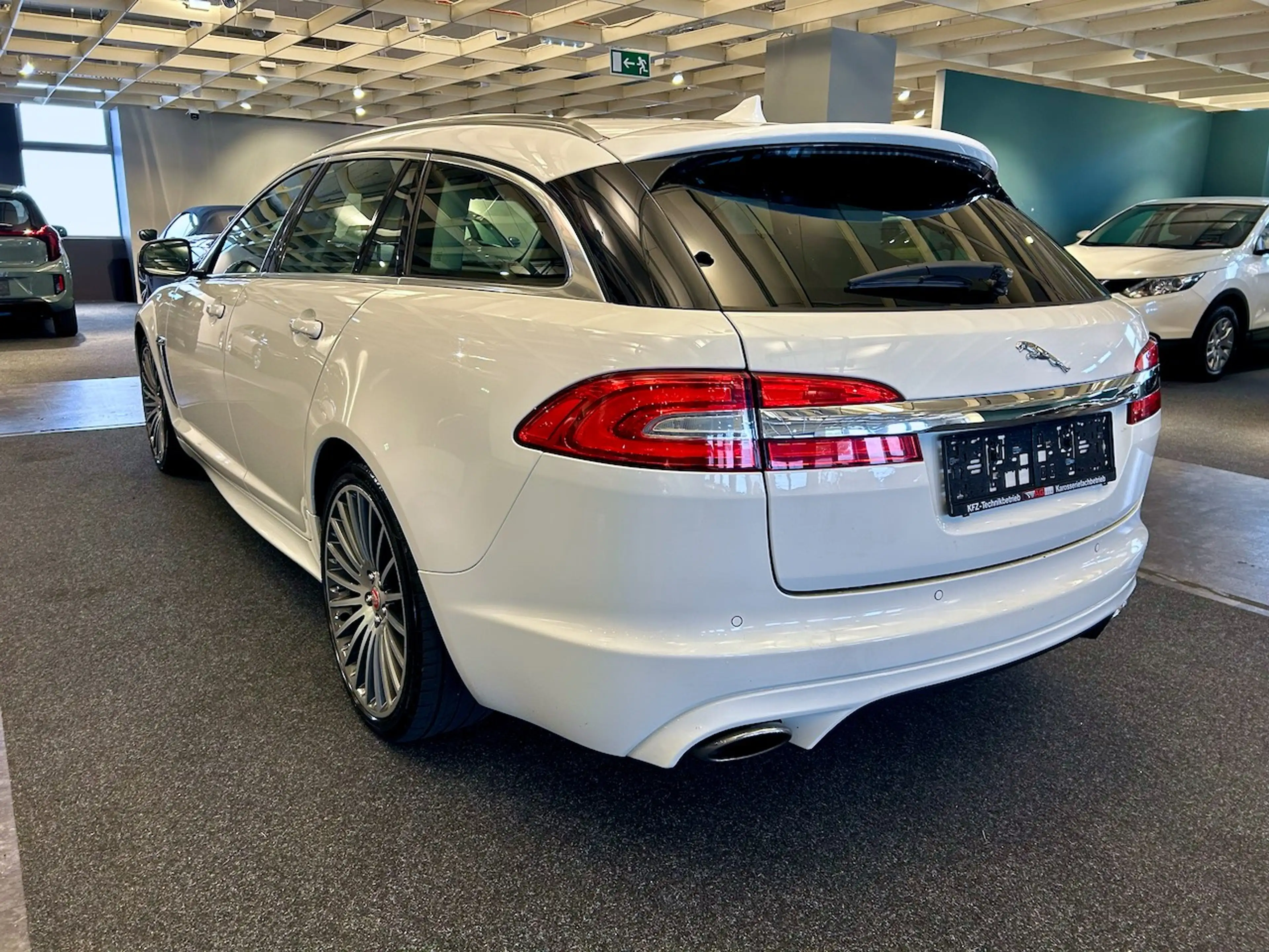 Jaguar XF XF Sportbrake 3,0 Diesel Premium Luxury — photo 7
