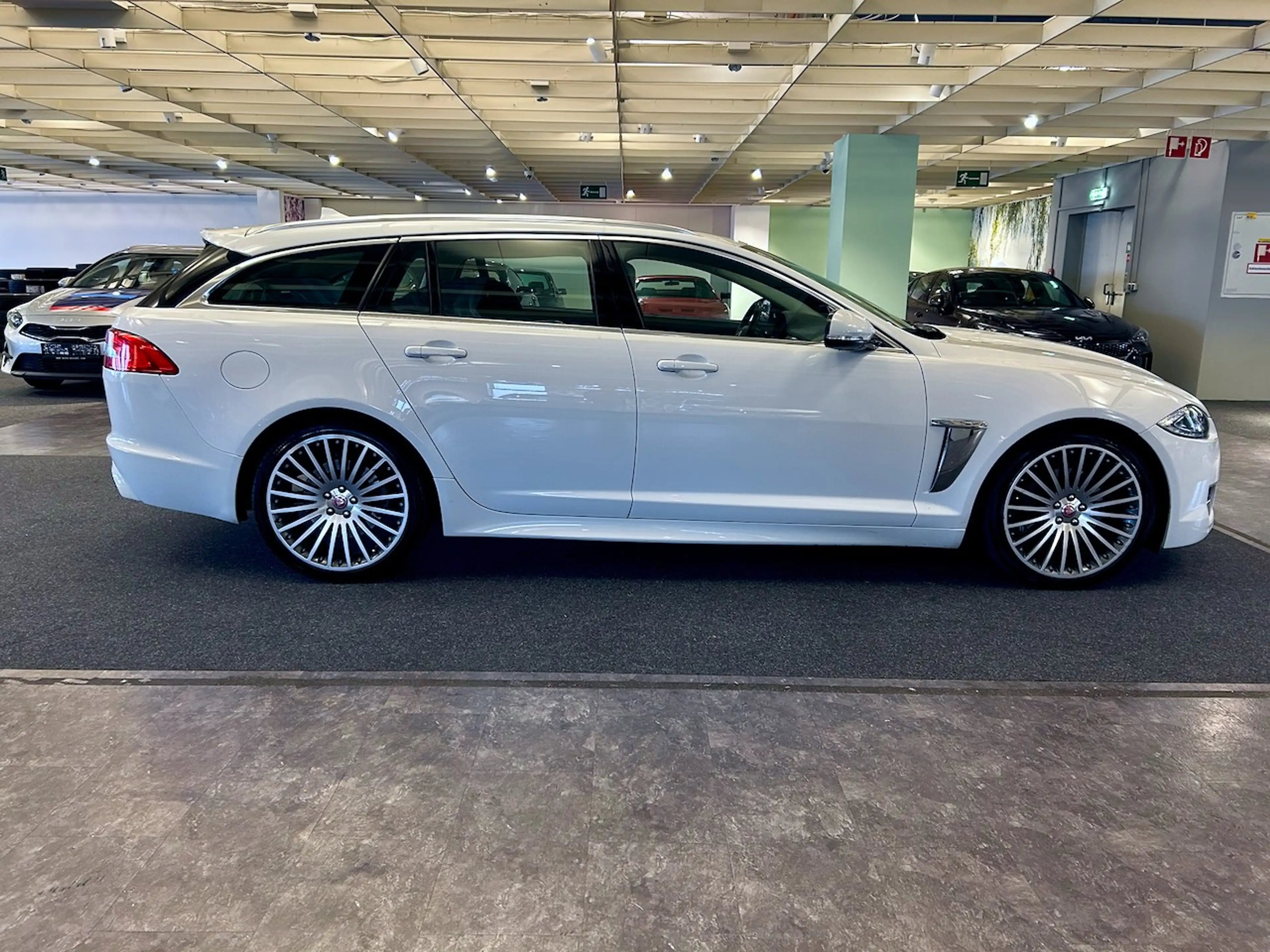 Jaguar XF XF Sportbrake 3,0 Diesel Premium Luxury — photo 4