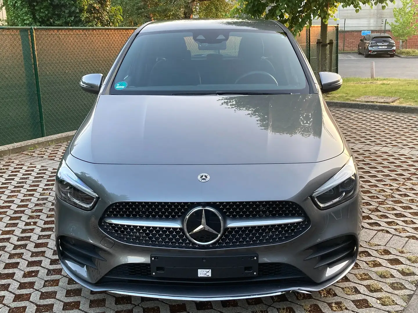 Mercedes-Benz B 180 AMG Line Dct - 2023 - Slechts 11.000 Km Grijs - 1