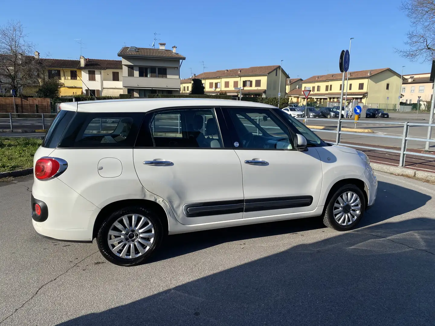 Fiat 500L 1.6 mjt Lounge 105cv Bianco - 2