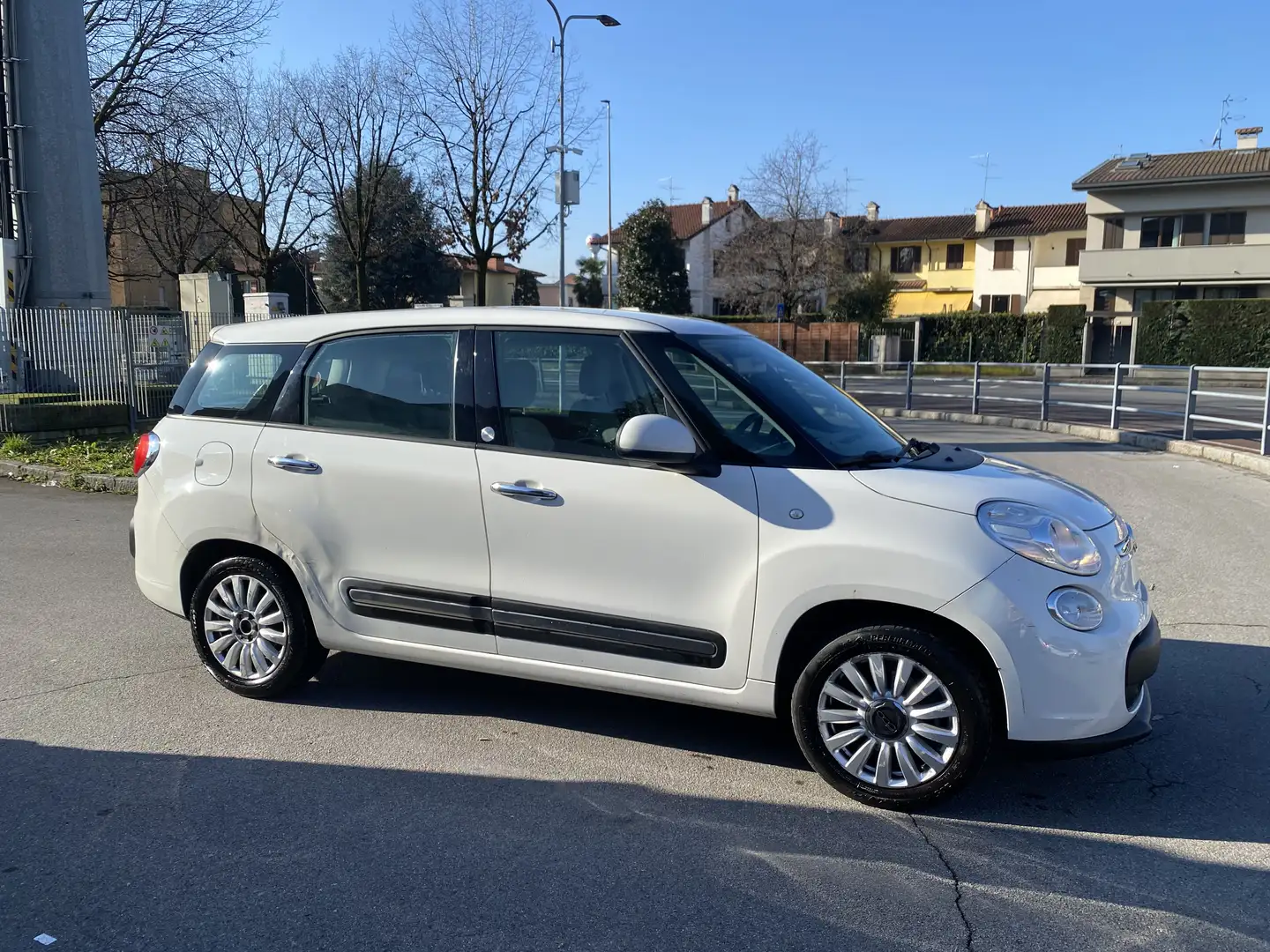 Fiat 500L 1.6 mjt Lounge 105cv Bianco - 1