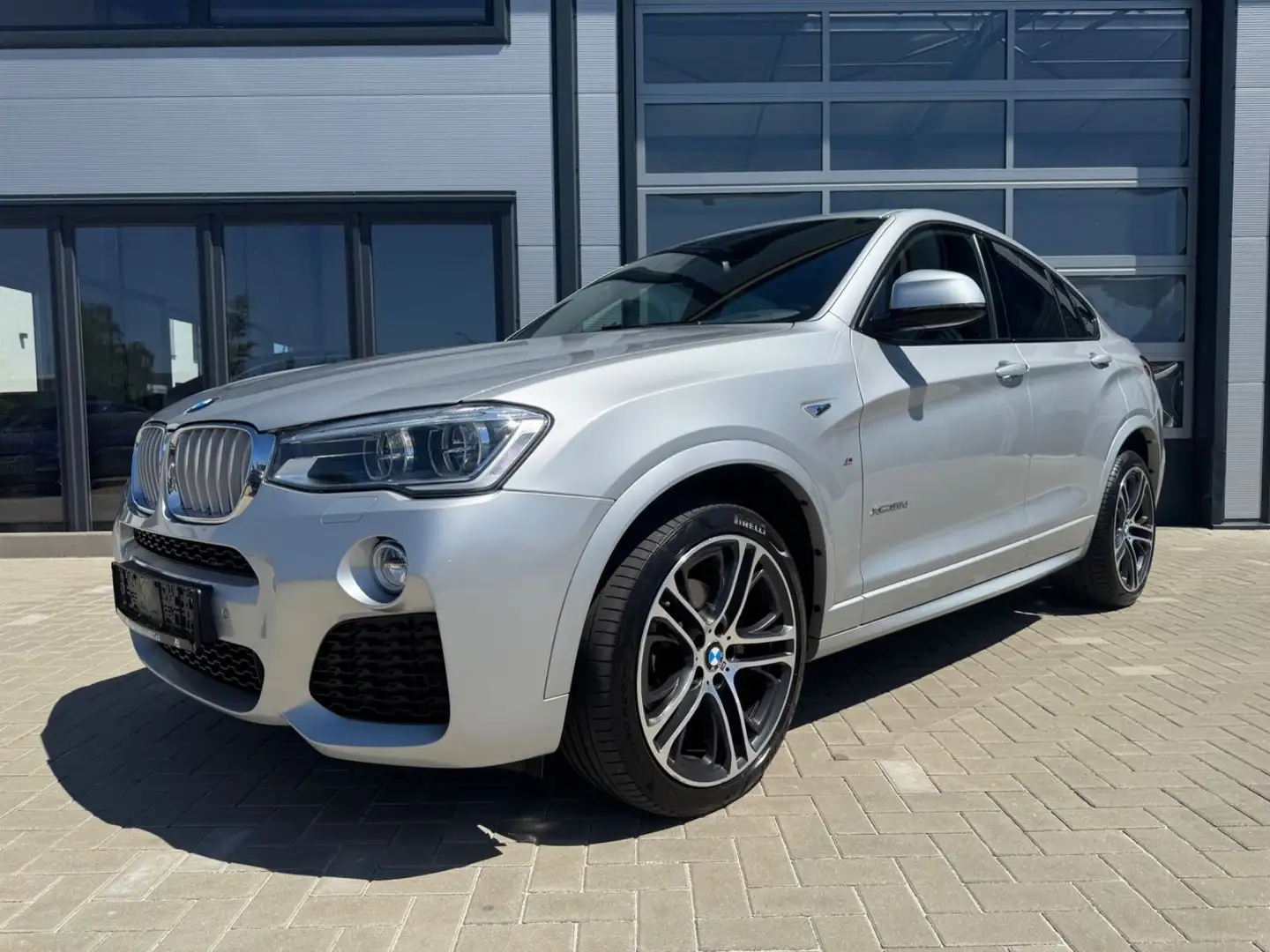 BMW X4 xDrive35d M-Sport LED MEMORY H*Up HarmanKardo Stříbrná - 2