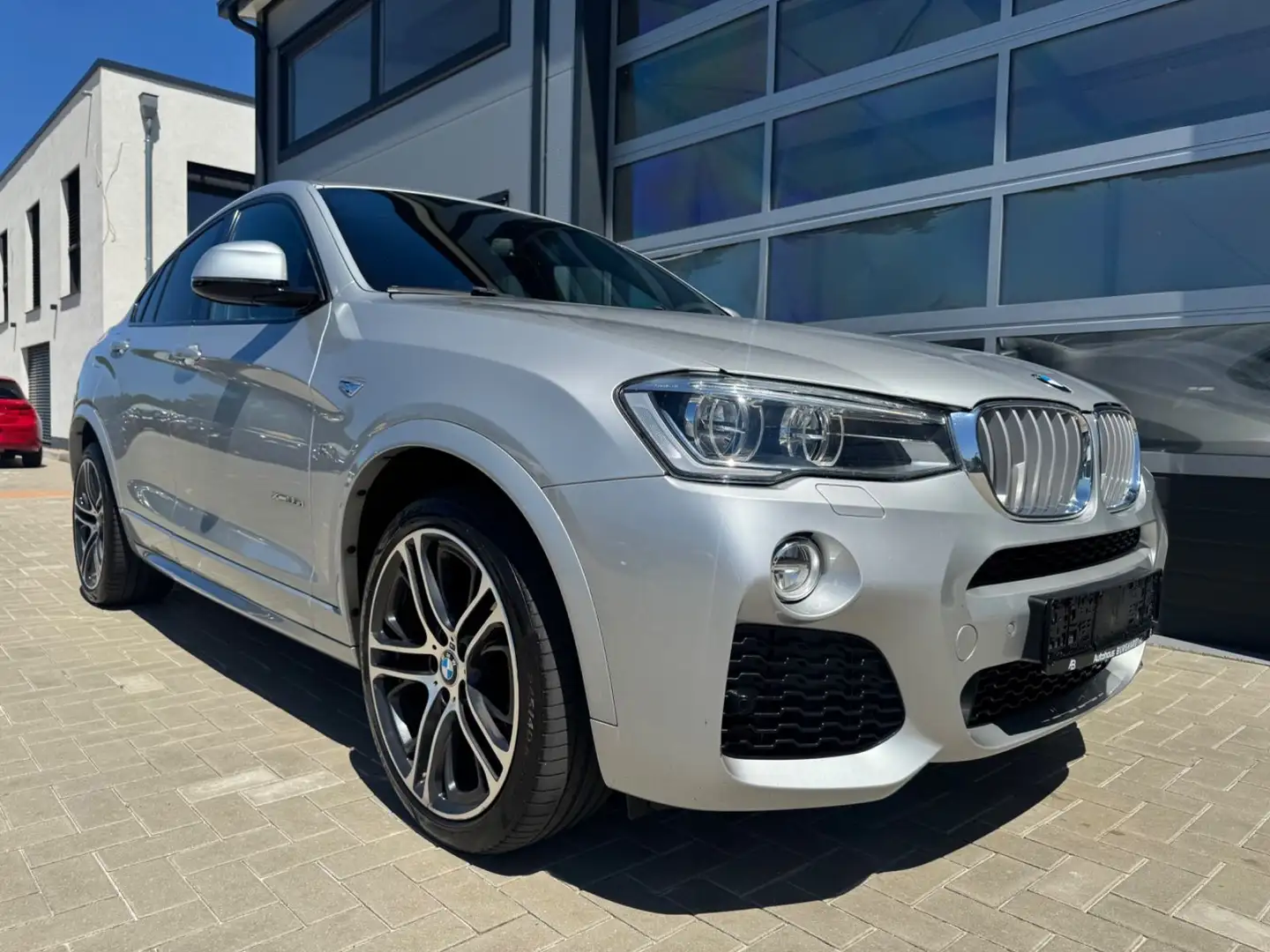 BMW X4 xDrive35d M-Sport LED MEMORY H*Up HarmanKardo Stříbrná - 1