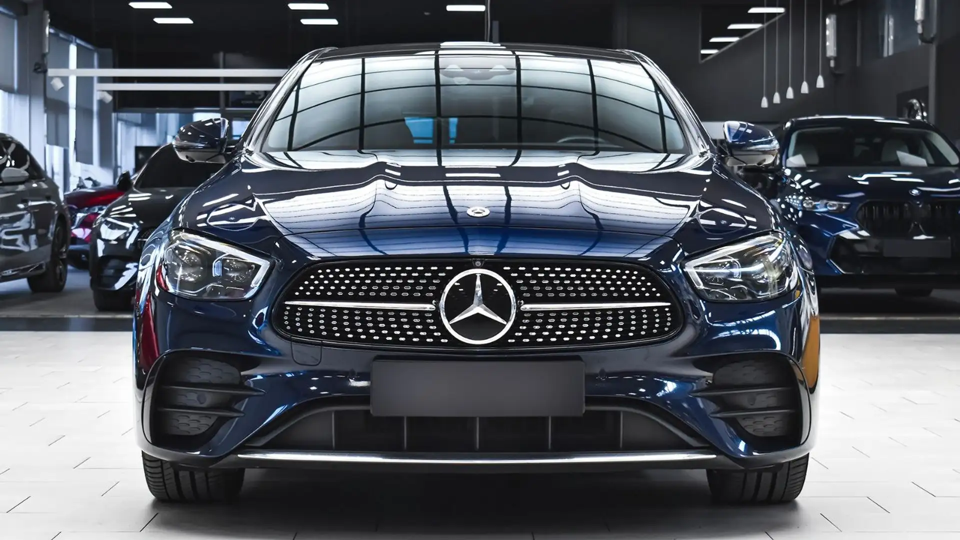 Mercedes-Benz E 400 d AMG Line 4MATIC Blauw - 1
