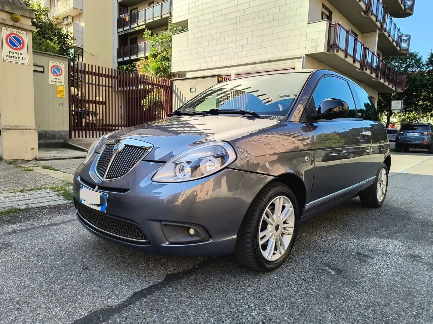 Lancia Ypsilon 1.2 8v Unyca Grigio - 1