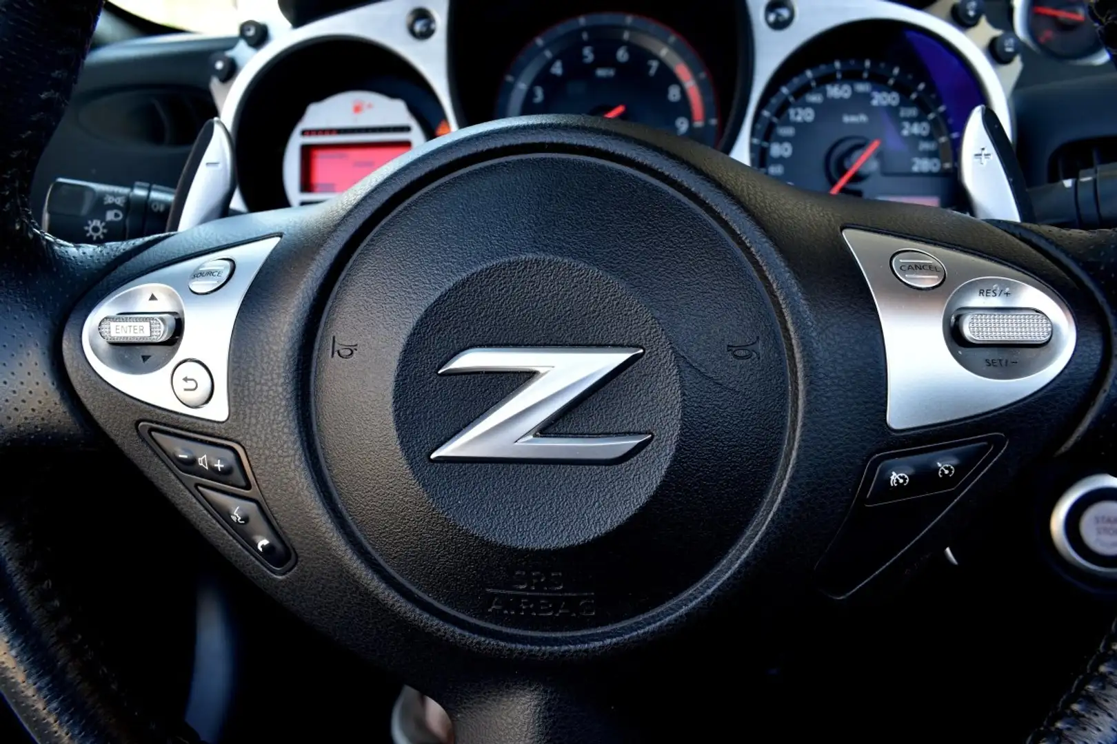 Nissan 370Z 370Z Roadster 3.7 V6 328 Pack 2011 A Noir - 1