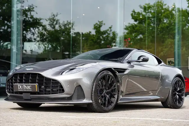 Aston Martin DB12 4.0 V8 / NL-Auto / B&W / Carbon