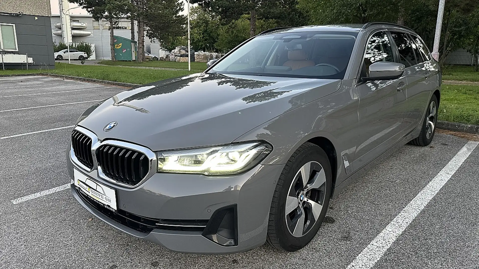 BMW 520 d *Touring*Vollleder*360°Kamera*Adaptiver LED-S... Grau - 1