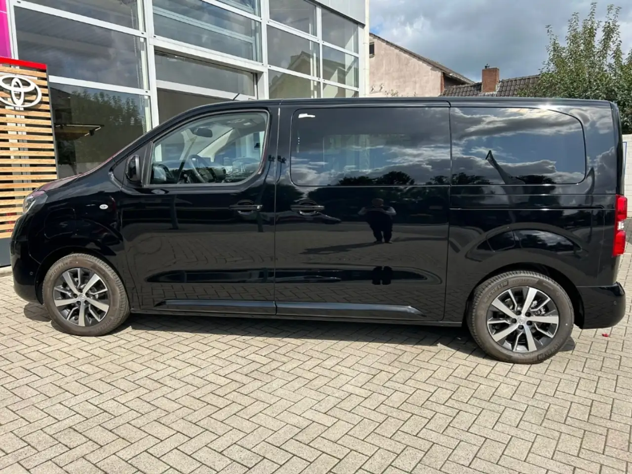 Toyota Proace Verso Teamplayer 75kWh 8-Sitzer Navi 360° SHZ L1 6