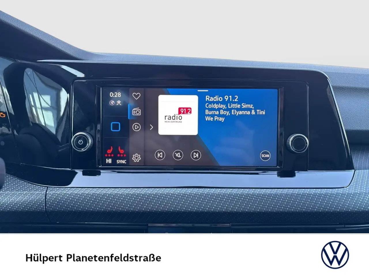 Volkswagen Golf VIII 1.5 eTSI R-LINE CAM ACC LM18 CARPLAY 11
