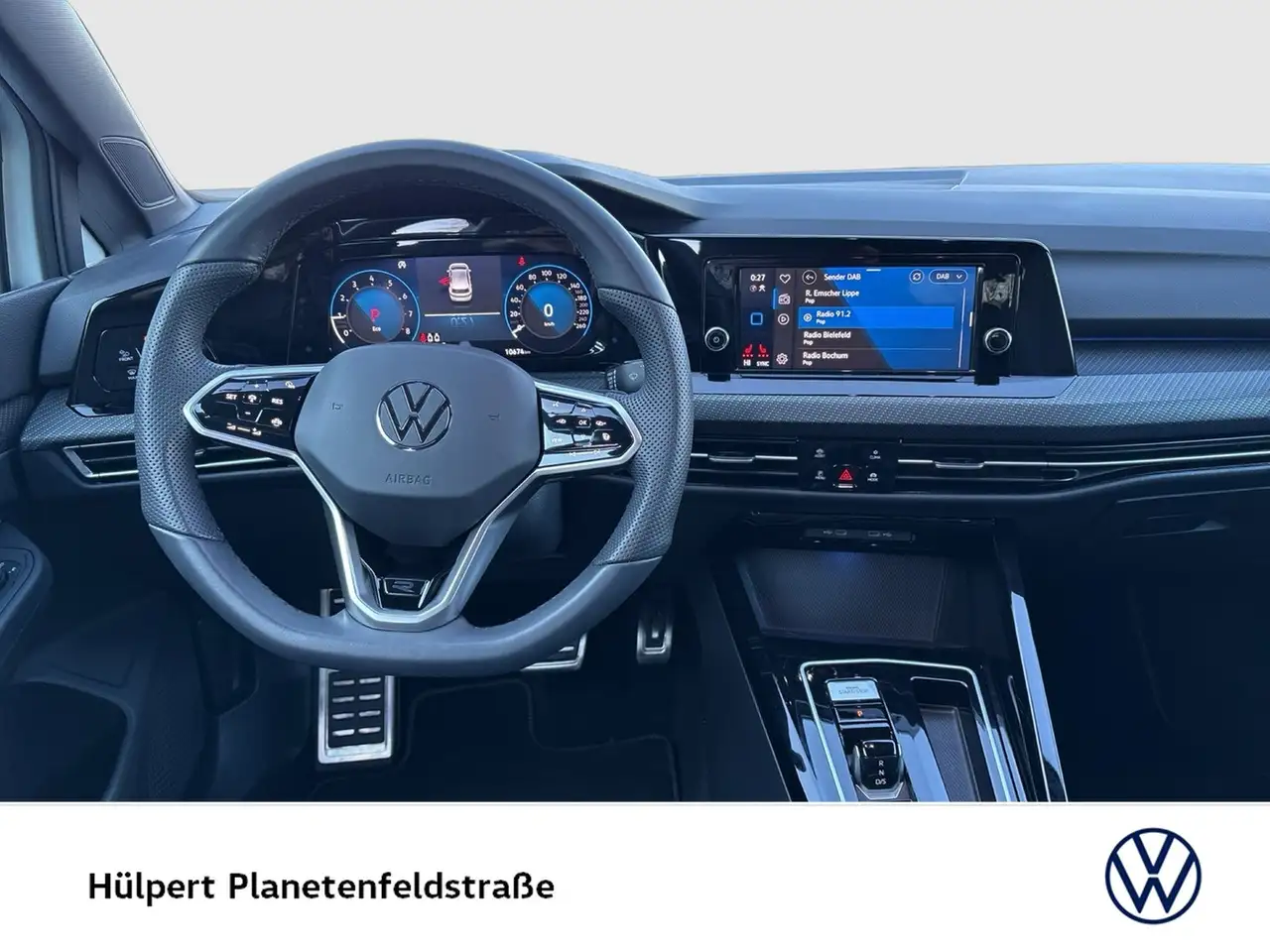 Volkswagen Golf VIII 1.5 eTSI R-LINE CAM ACC LM18 CARPLAY 8