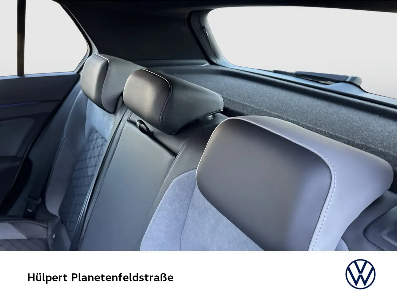 Volkswagen Golf VIII 1.5 eTSI R-LINE CAM ACC LM18 CARPLAY 9