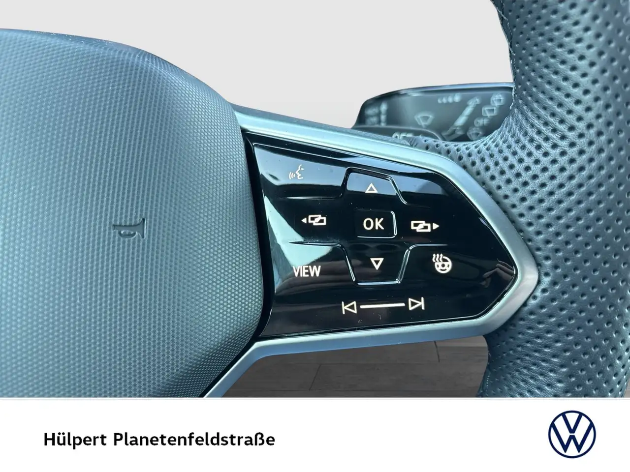 Volkswagen Golf VIII 1.5 eTSI R-LINE CAM ACC LM18 CARPLAY 16