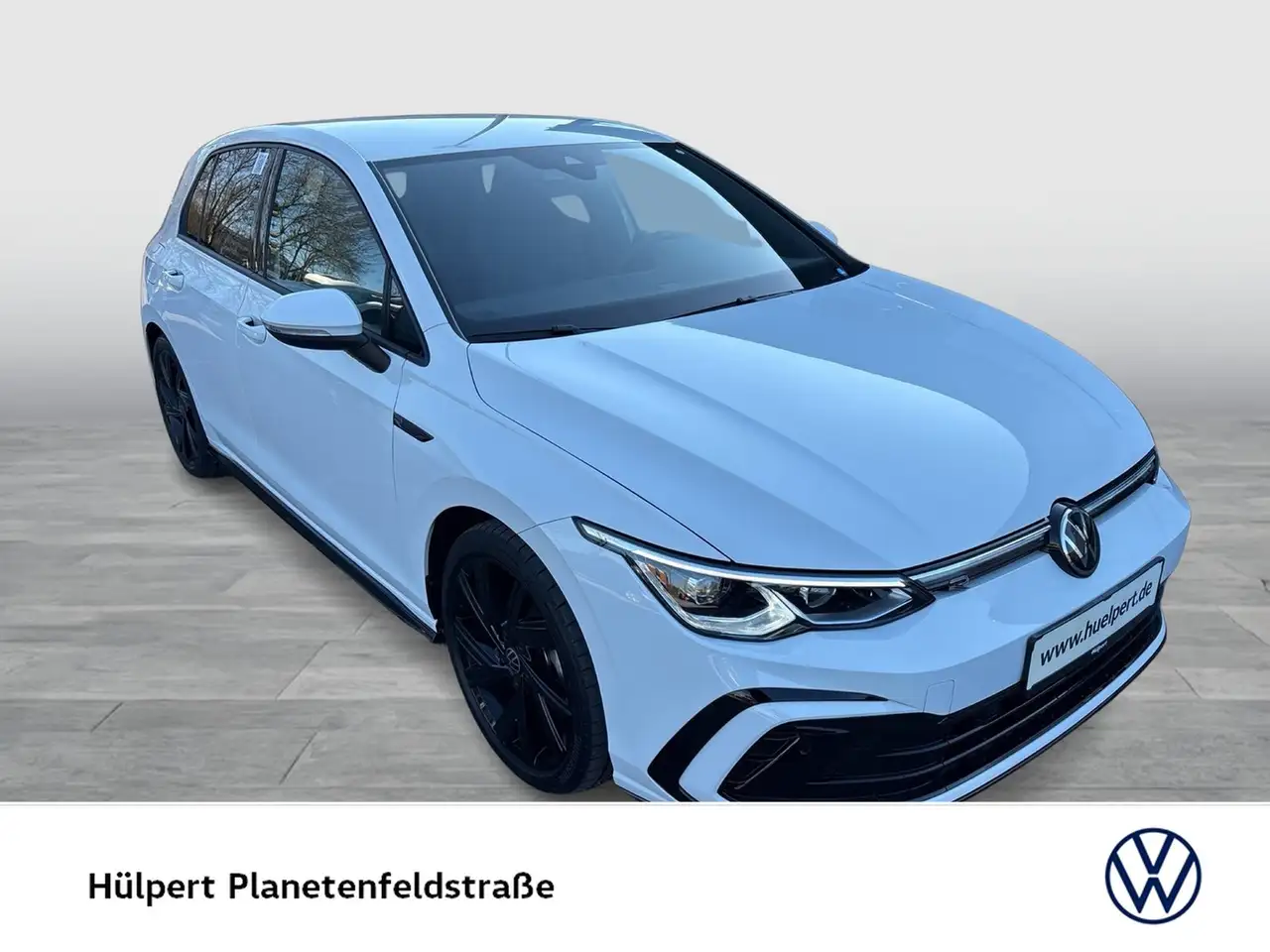 Volkswagen Golf VIII 1.5 eTSI R-LINE CAM ACC LM18 CARPLAY 6