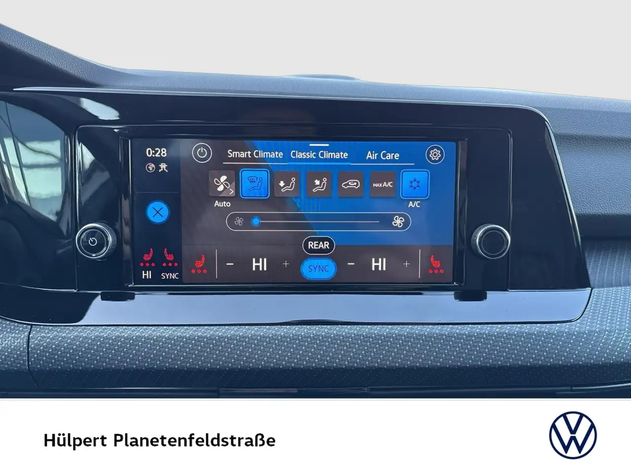 Volkswagen Golf VIII 1.5 eTSI R-LINE CAM ACC LM18 CARPLAY 12