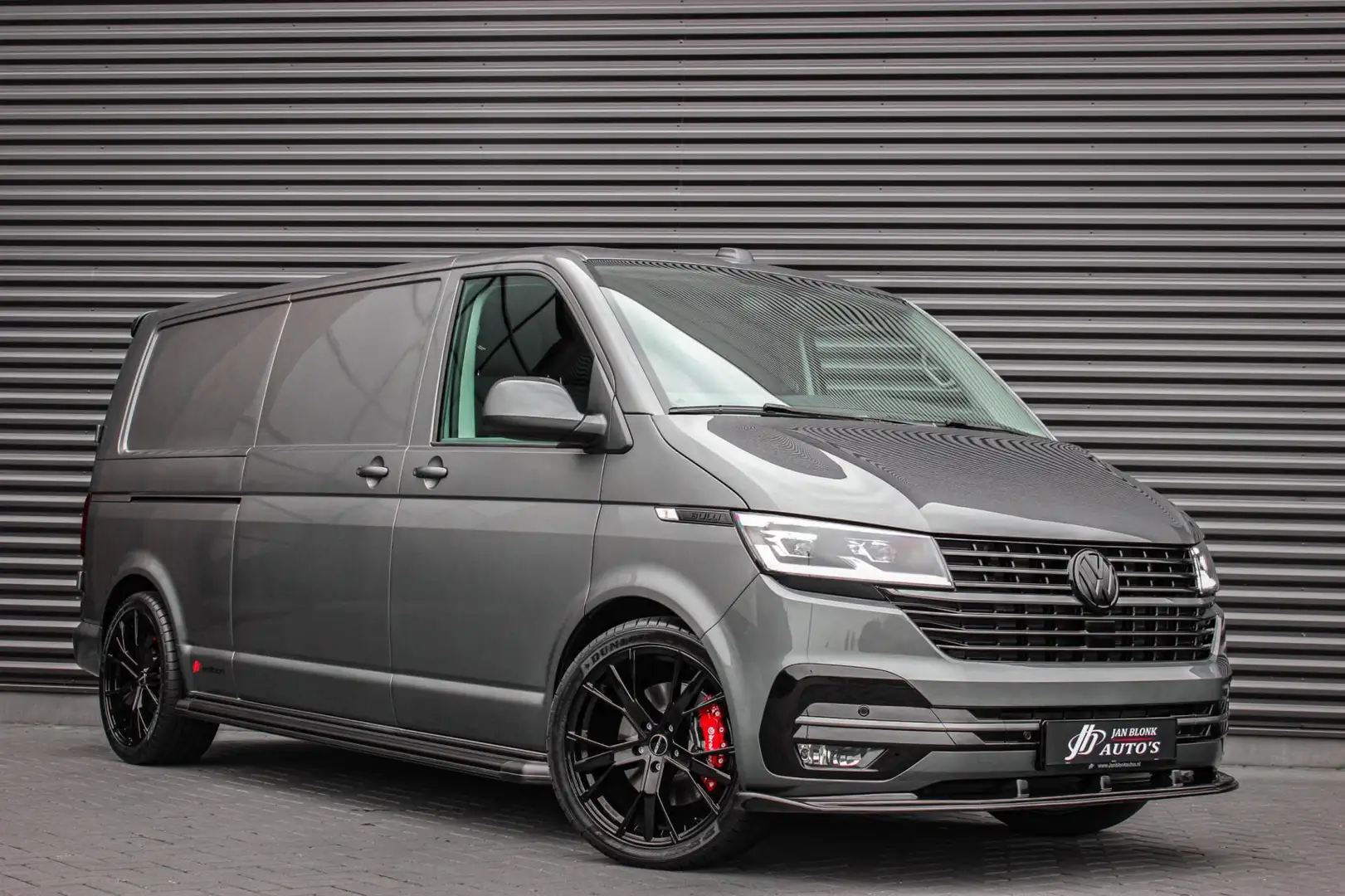 Volkswagen Transporter 2.0 TDI L2H1 150PK DSG JB- EDITION / ACTIVE DISPLA Grijs - 2
