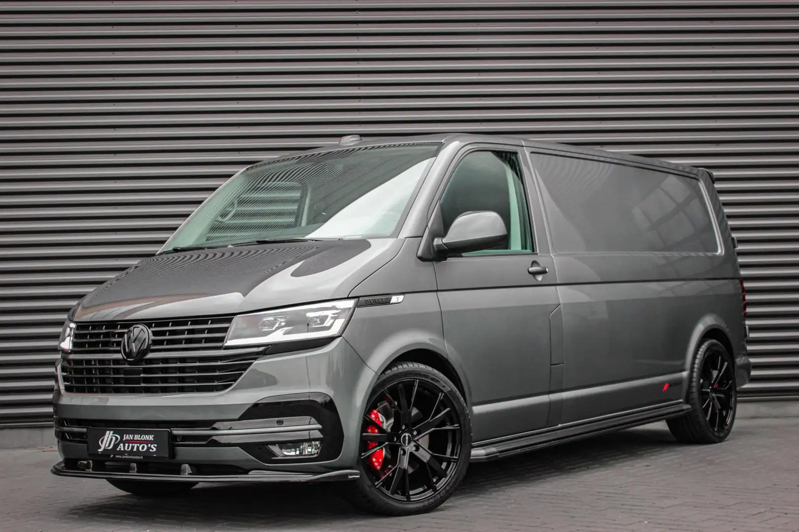Volkswagen Transporter 2.0 TDI L2H1 150PK DSG JB- EDITION / ACTIVE DISPLA Grijs - 1