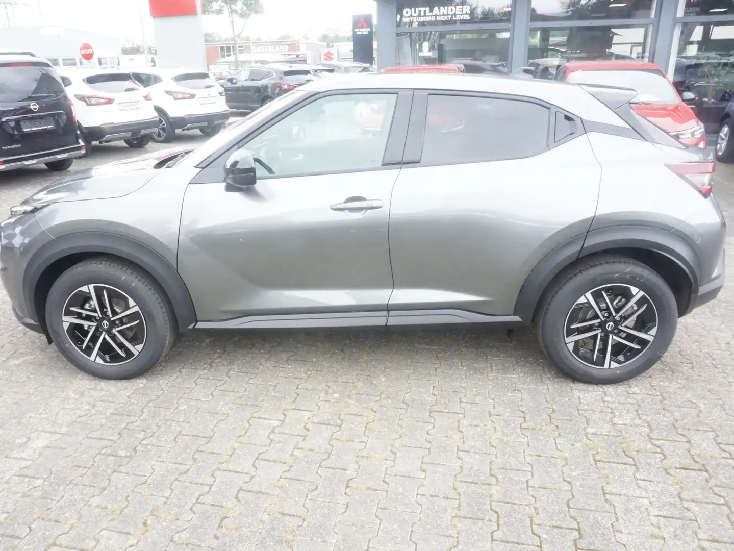 Nissan Juke Juke 1.0 DIG-T DCT N-Connecta*SITZHEIZUNG*LSH* Grijs - 2