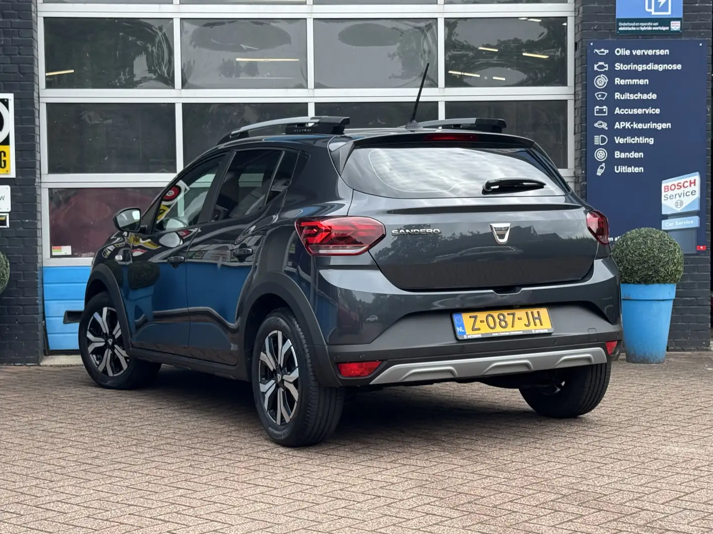 Dacia Sandero Stepway 1.0 TCe 90 Comfort Prijs Inclusief Onderho Grijs - 2