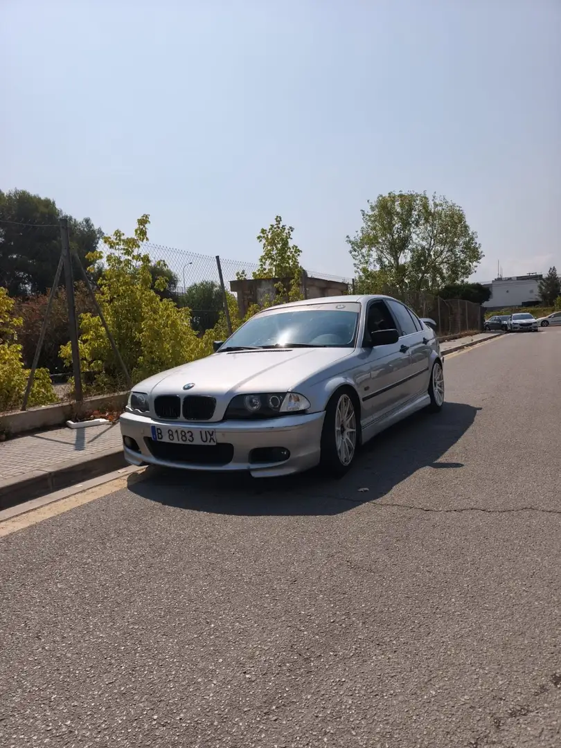 BMW 328 328i Touring - 1