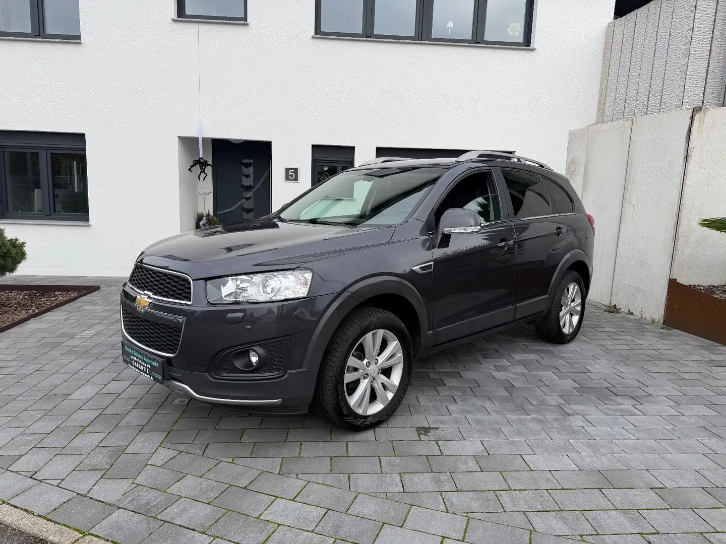 Chevrolet Captiva 2.2 D LT+ 7Sitzer/1.Hand Grau - 1
