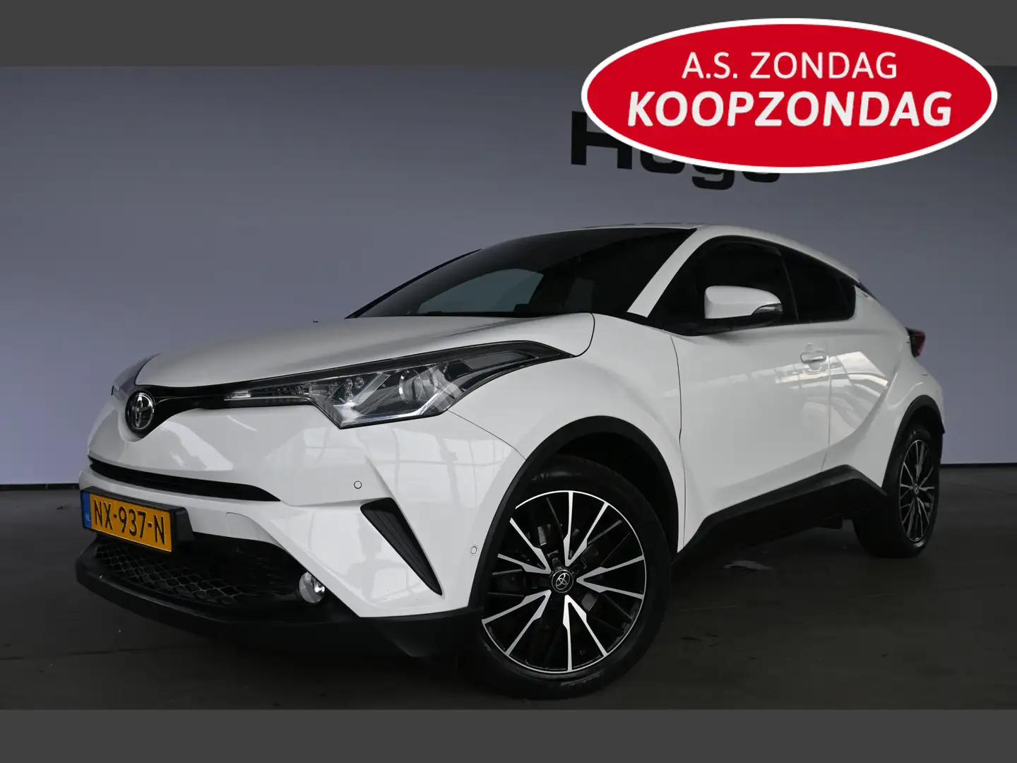 Toyota C-HR 1.2 Executive Clima Navigatie Leder LED Stoelverwa Wit - 1