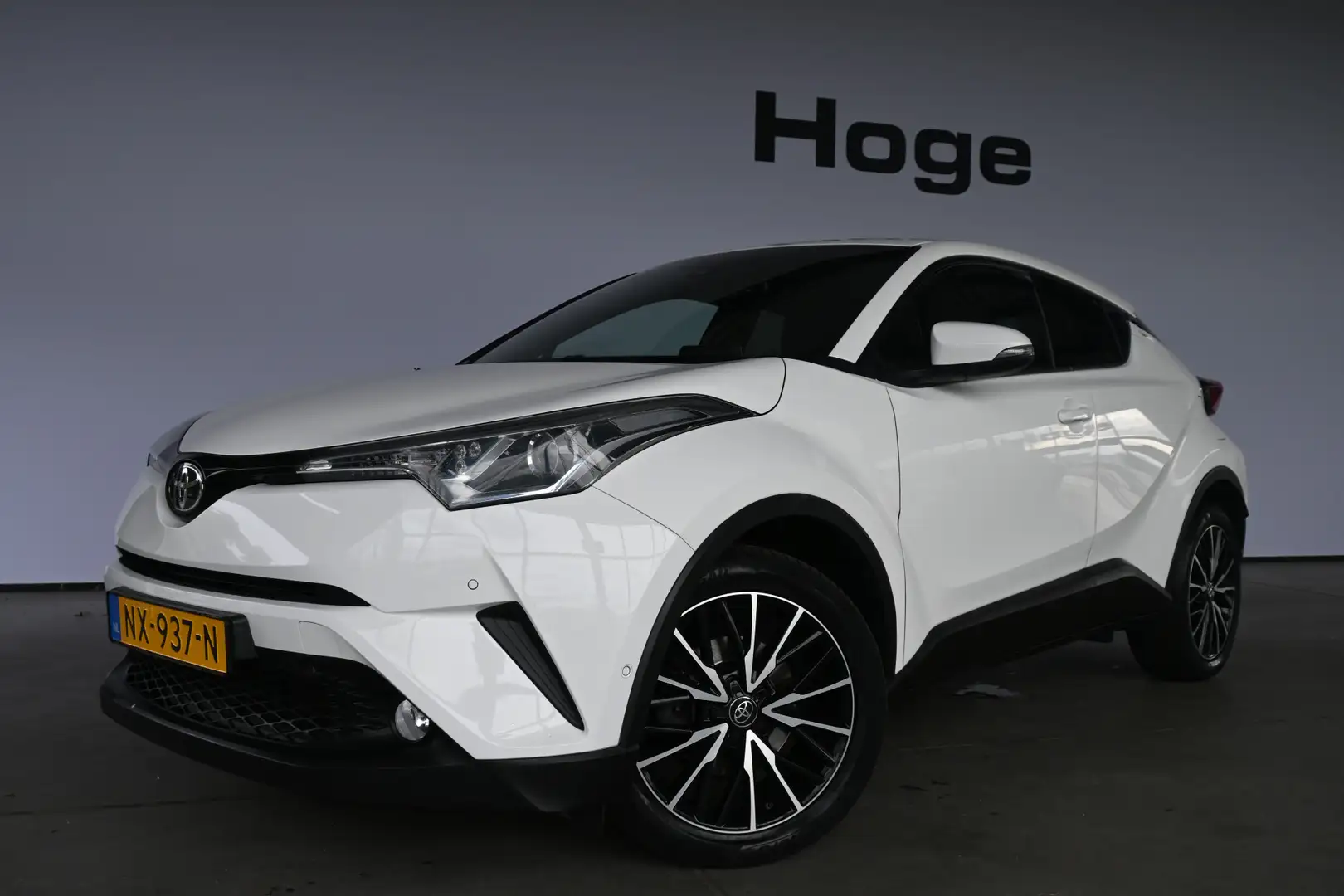 Toyota C-HR 1.2 Executive Clima Navigatie Leder LED Stoelverwa Bianco - 1