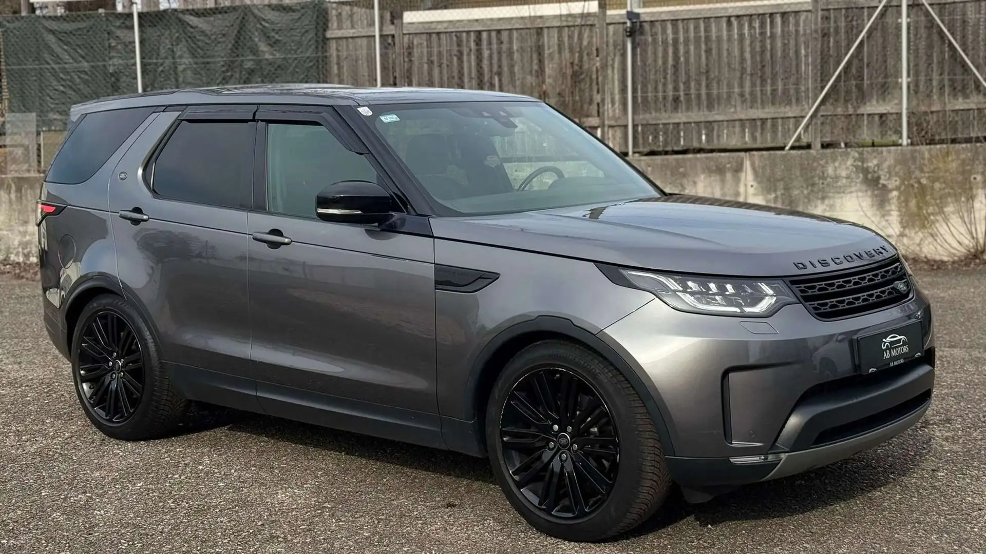 Land Rover Discovery SE TD4 Grau - 1
