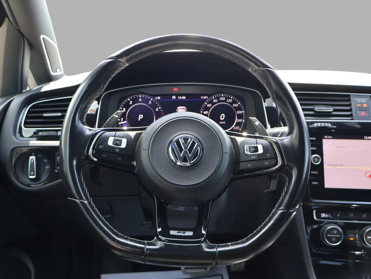 Volkswagen Golf R снимка Volkswagen Golf R