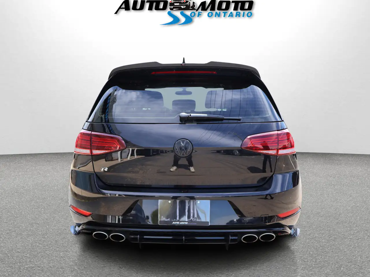 Volkswagen Golf R снимка Volkswagen Golf R